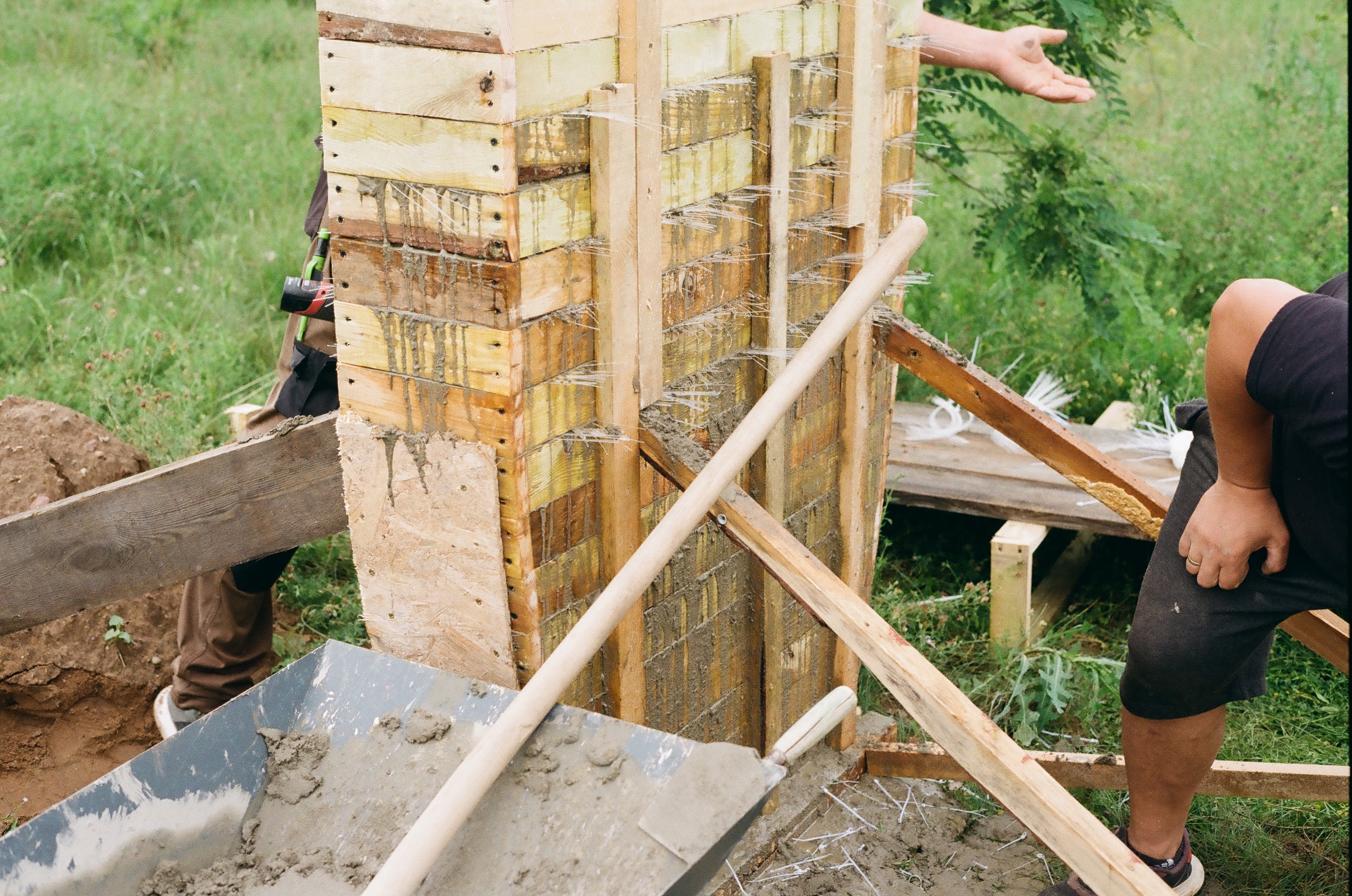 Build process / photo: Sasha Velichko
